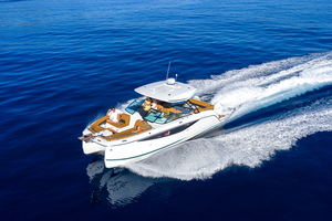 Jeanneau TH33 : deux coques pour réinventer le dayboat premium