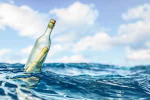Une bouteille à la mer peut-elle vraiment traverser un océan ?