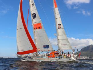Un tour du monde en course qui recrute des...