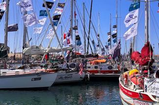 Golden Globe Race 2026 : les 16 skippers prennent leurs quartiers aux Sa...