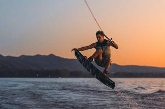 Wakesurf : en septembre, la glisse qui donne l’impression de lâcher pris...