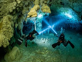Plongée en grotte : pourquoi cette discipline...
