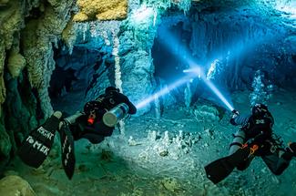 Plongée en grotte : pourquoi cette discipline reste la plus exigeante de...
