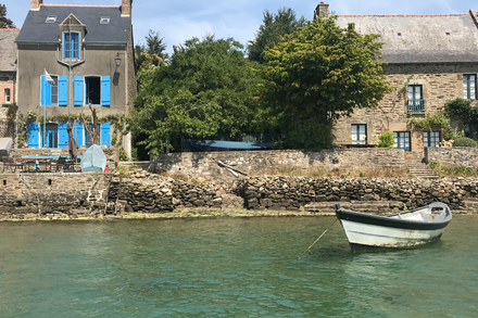 Doris au repos devant Saint-Suliac