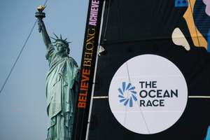 La flotte de six IMOCA fait ses adieux à New York et met le cap sur le départ de The Ocean Race Atlantic