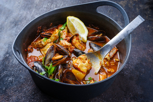 Zarzuela de pescado : le grand ragoût de poissons et fruits de mer de la côte catalane