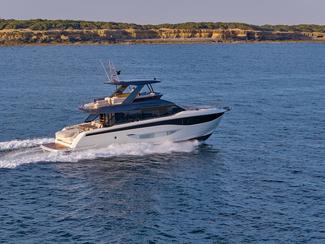 Essai Prestige F6.7 : le grand flybridge qui...