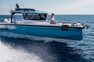 Axopar 38 Cross Top : le nouveau compromis entre bateau ouvert et protec...