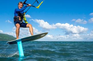 Le foil kite la discipline la plus technique de la glisse tractée et pou...
