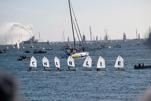À Concarneau, des milliers de personnes et plus de 150 bateaux rendent hommage à Charlie Dalin
