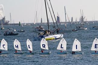 À Concarneau, des milliers de personnes et plus de 150 bateaux rendent h...