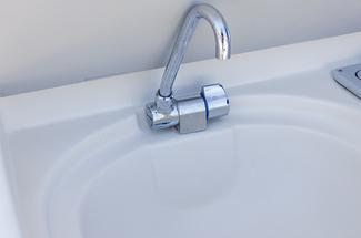 Eau douce à bord : comment la garder potable ?