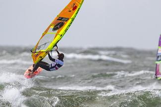 Le funboard : quand la planche à voile a choisi la vitesse et les vagues