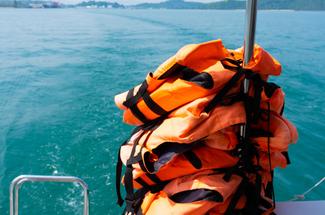 Sécurité en mer : les 5 équipements vraiment indispensables