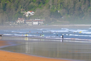 Pourquoi l’automne est la meilleure saison pour les surfeurs confirmés sur la Côte basque