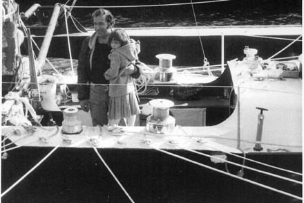Alain Colas, photographié lors des préparatifs de la 1ère Route du Rhum, à Saint-Malo.