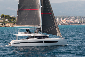 Essai FPY 70S : Fountaine Pajot invente le yacht qui aime naviguer à la voile…