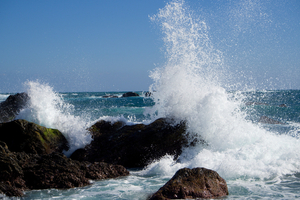 Houle, vagues, mer du vent : quelles différences et que faut-il regarder avant de prendre la mer ?