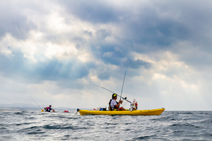 Pêche en kayak en mer : équipement, sécurité et réglementation à connaître avant de partir