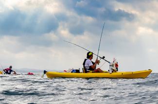 Pêche en kayak en mer : équipement, sécurité et réglementation à connaît...
