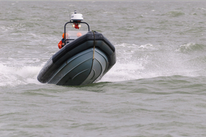 Flaps, intercepteurs, gyro ou ailerons : ce qu’il faut vraiment installer sur votre bateau