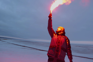 SOS en mer : feux électroniques contre fusées, le match qui change la sécurité à bord