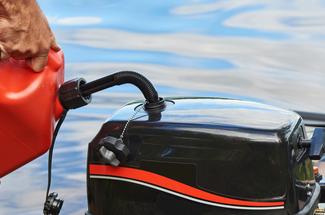 E10, SP98, Premium : quelle essence mettre dans son hors-bord ?