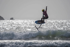 Axel Gérard sacré champion de France junior de surf foil