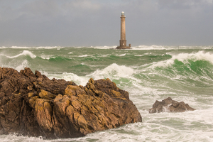 Tempête Austen : jusqu’à 130 km/h attendus sur les côtes de la Manche vendredi
