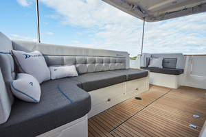 Coussins et couchettes de bateau : comment bien choisir les mousses et les revêtements ?