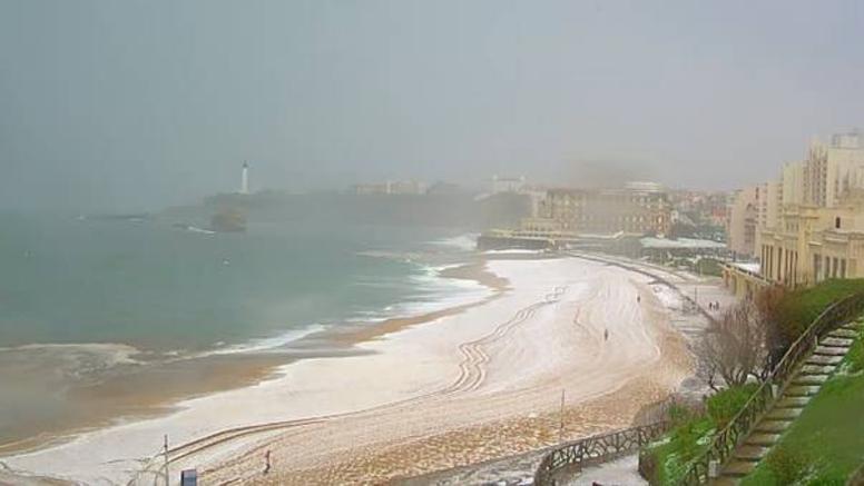 Spectaculaire orage de grêle sur  Biarritz