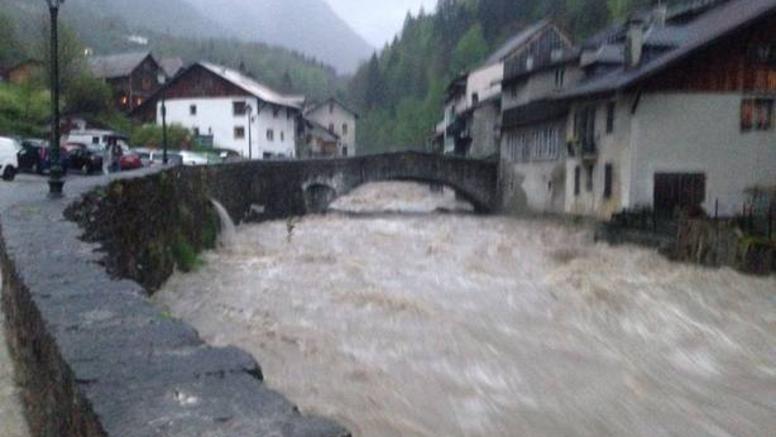 Crues, inondations et dégâts dans les Alpes