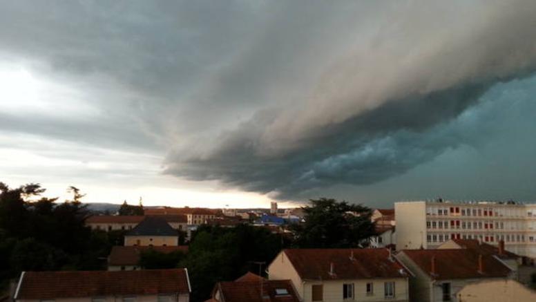 Orage ou tornade sur votre route : que faire ?