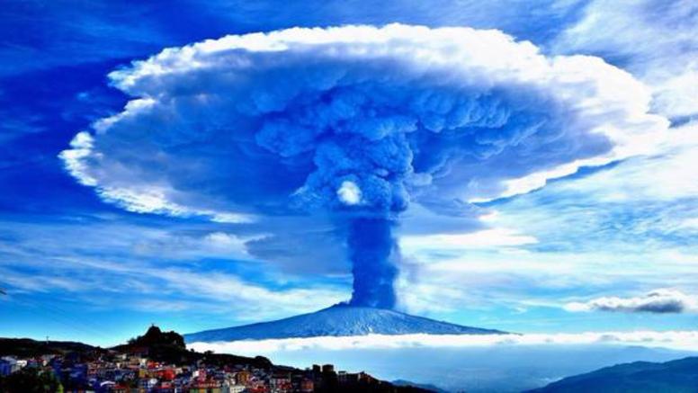 Éruption de l'Etna en Sicile : la plus puissante depuis 20 ans