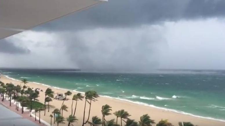 Trombe marine spectaculaire au large de Miami