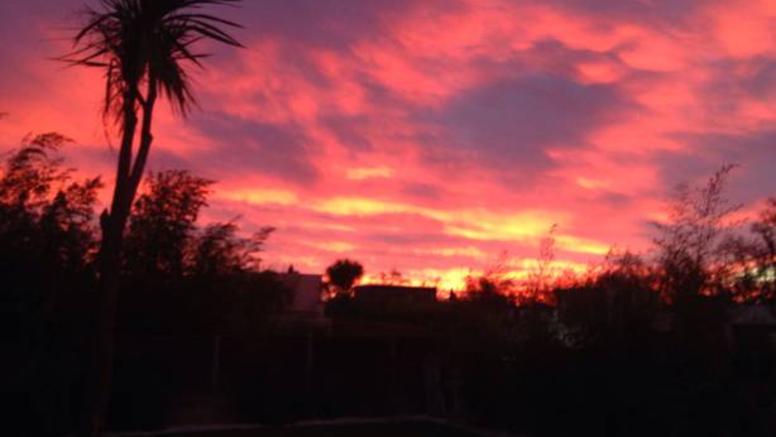 Ciel de feu après la tempête dans le Sud-Est