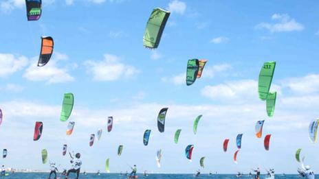 Rendez-vous pour l'ENGIE Kite Tour jusqu'au 8 mai à Douarnenez