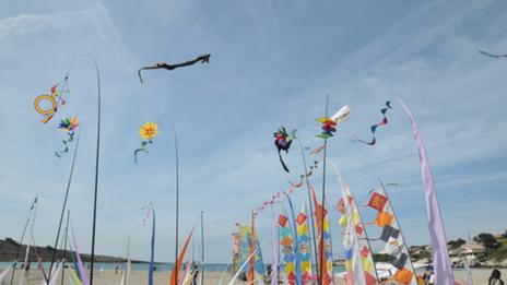 Un festival de cerfs-volants haut en couleur à Martigues