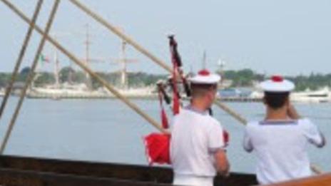 L’Hermione salue Greenport et met le cap sur Newport