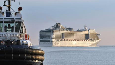 Baptême du nouveau géant des mers "made in France"