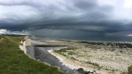 Orages sur la côte d'Azur vendredi : danger sur les plages