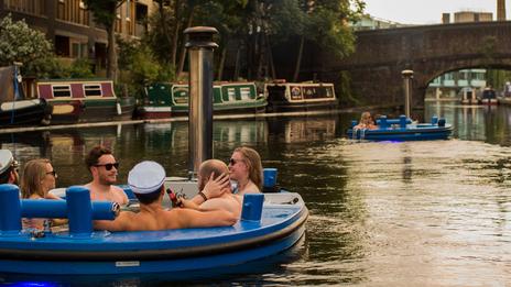 Croisières en bateau-spa : quand le jacuzzi flotte… et vous emmène