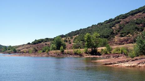 Le lac de Salagou, site de loisirs unique préservé