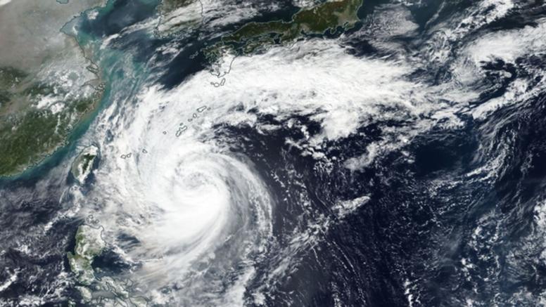 Le Japon touché par le typhon SAOLA