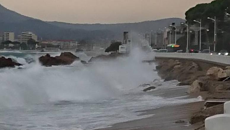 Corse : record de chaleur, incendie, et jusqu'à 195 km/h de vent