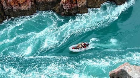 Horizontal Falls : et si vous naviguiez sur des chutes horizontales ?
