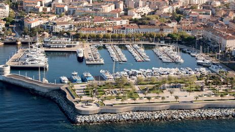 Au Vieux Port de Saint-Raphaël « Il y a du monde sur les pontons, on sent que ça redémarre, c'est bien pour le moral de tout le monde. »