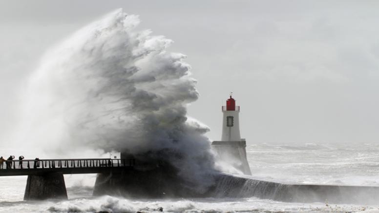 Tempête Mathis ce vendredi sur les côtes de la Manche