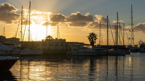 Coup d'oeil sur Pise et sa marina