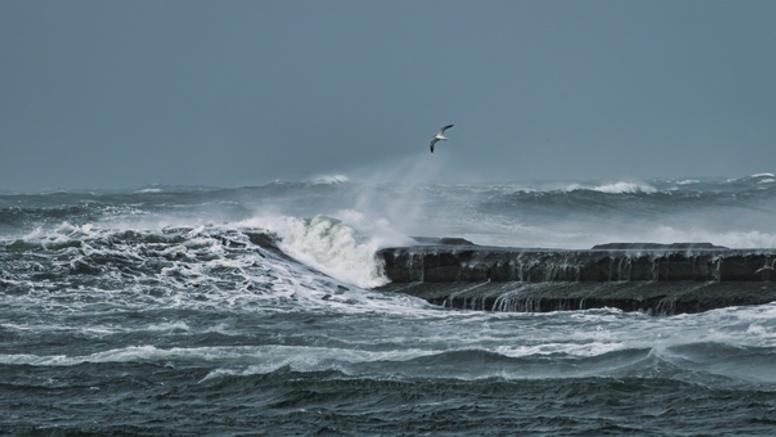 Grandes marées et vent fort : attention aux submersions littorales